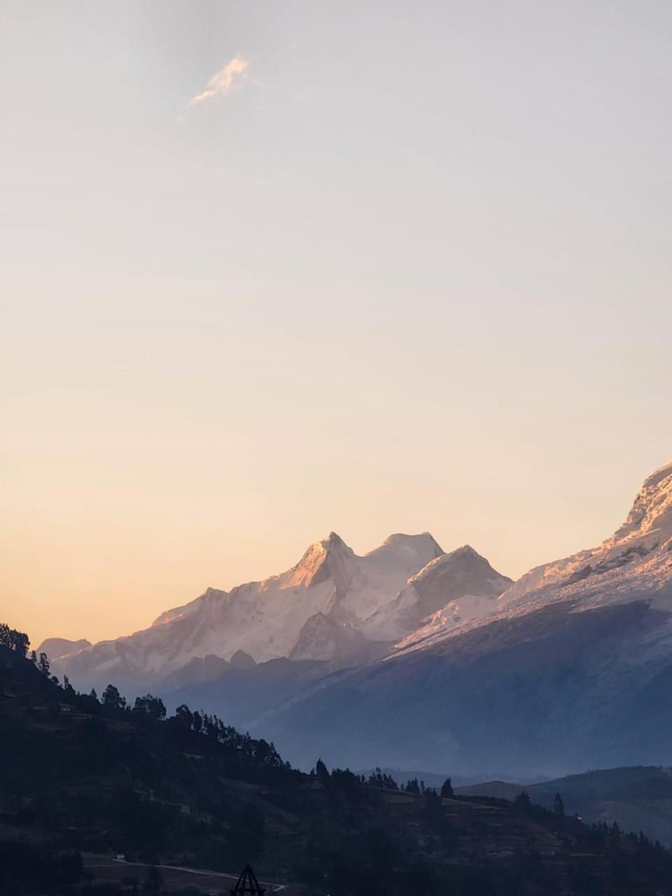 Lhotse Hostel B&B อัวรัซ ภายนอก รูปภาพ