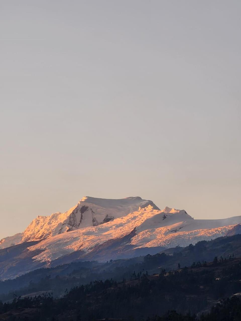 Lhotse Hostel B&B อัวรัซ ภายนอก รูปภาพ