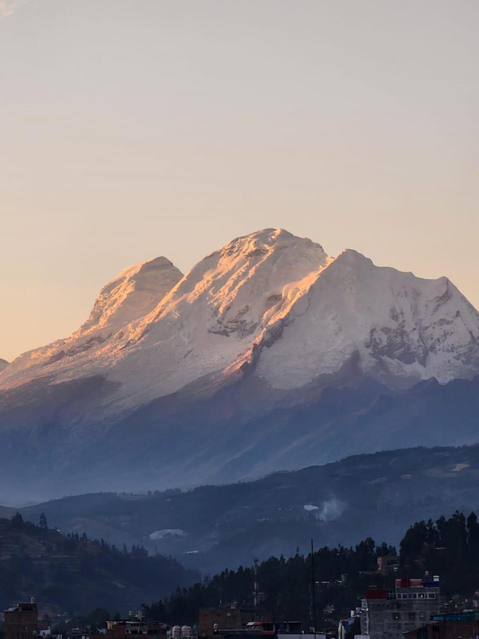 Lhotse Hostel B&B อัวรัซ ภายนอก รูปภาพ