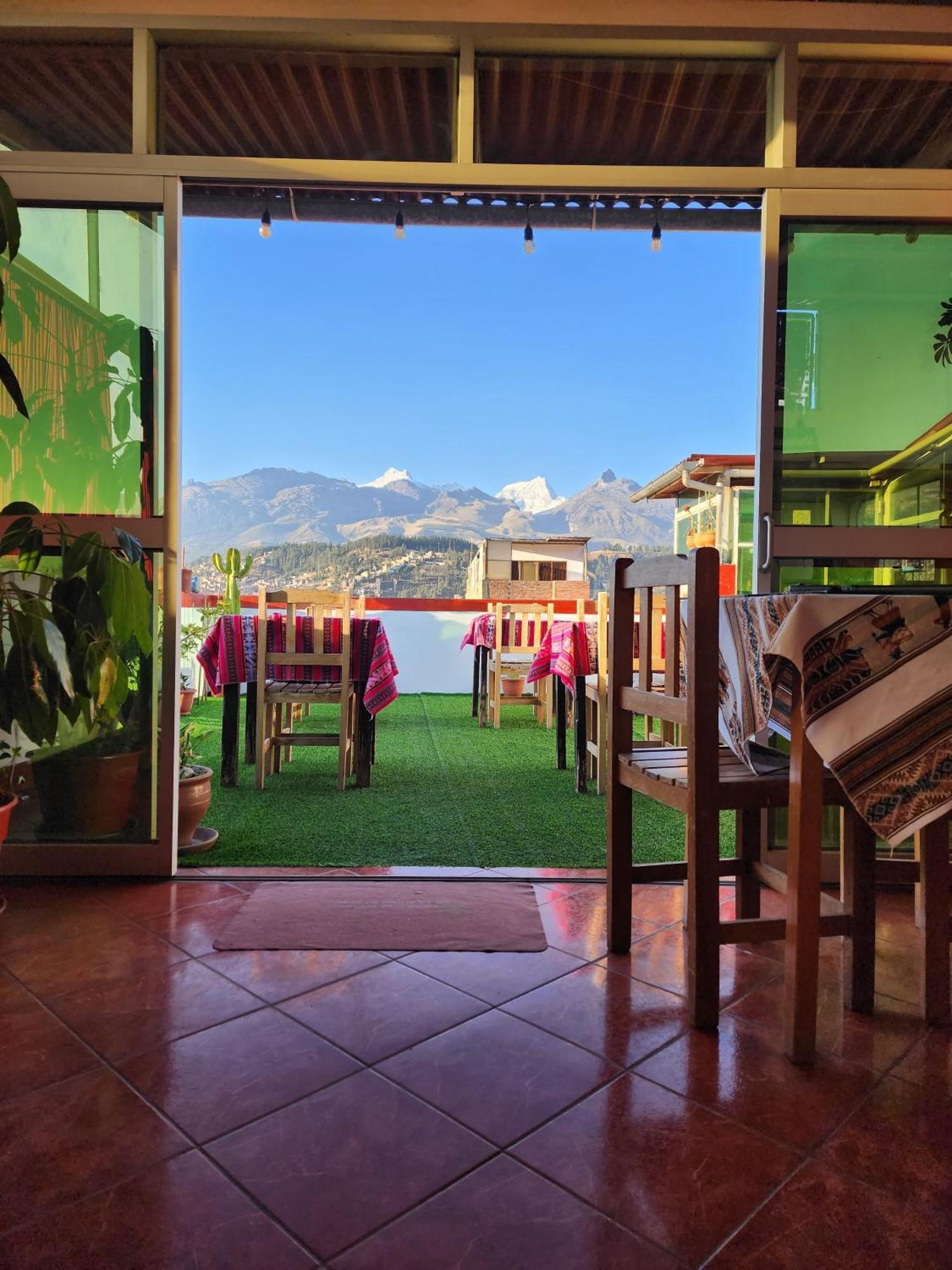 Lhotse Hostel B&B อัวรัซ ภายนอก รูปภาพ