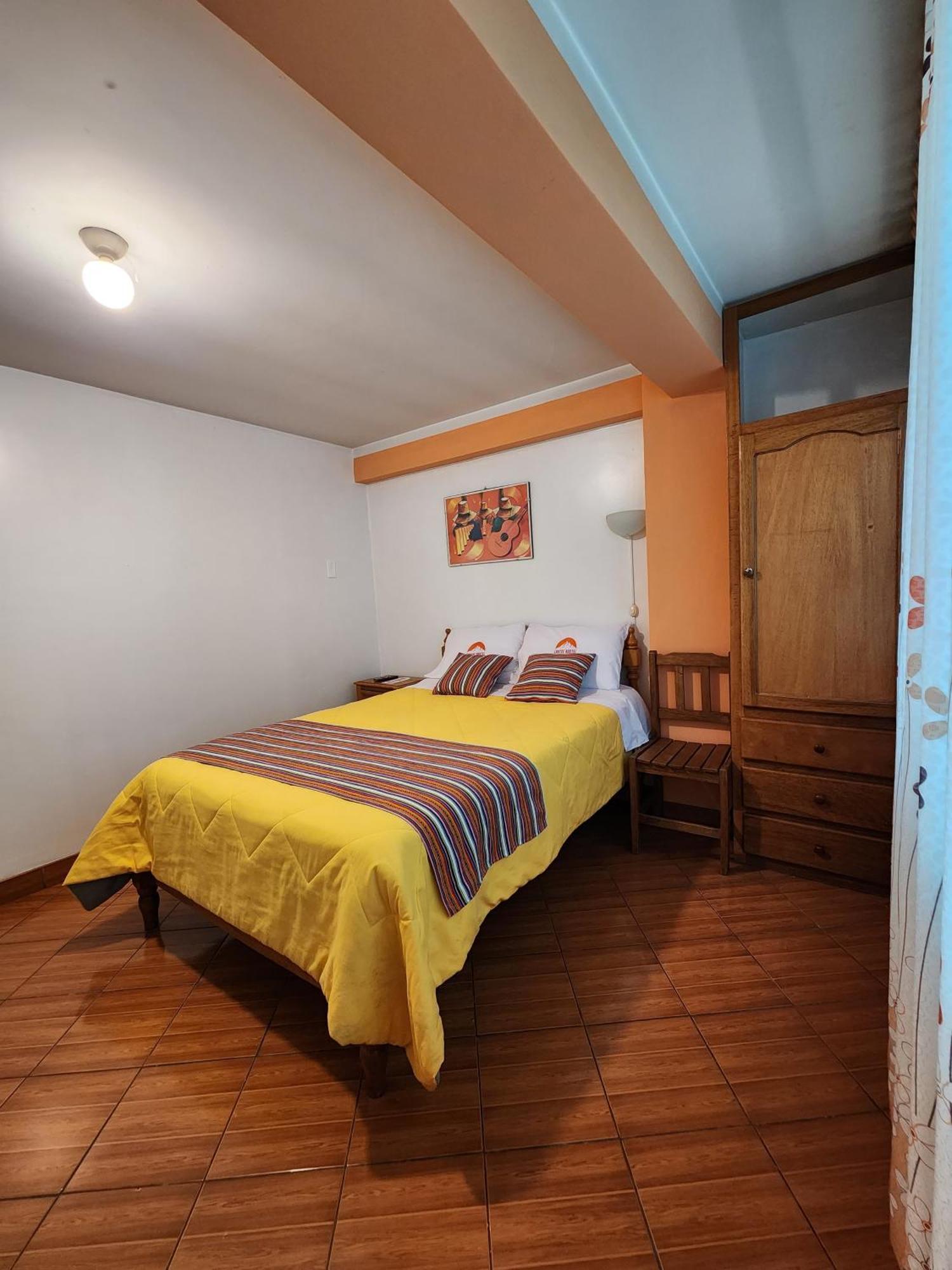 Lhotse Hostel B&B อัวรัซ ภายนอก รูปภาพ