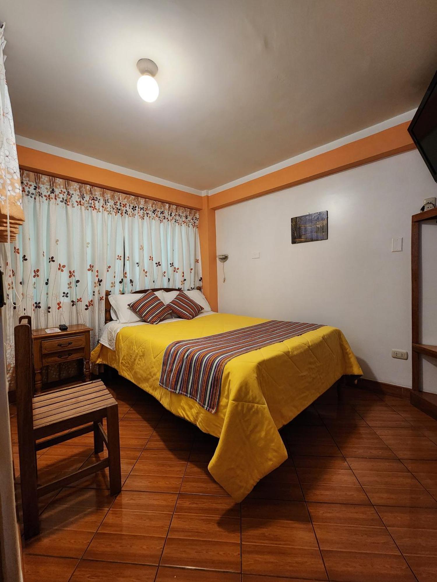 Lhotse Hostel B&B อัวรัซ ภายนอก รูปภาพ