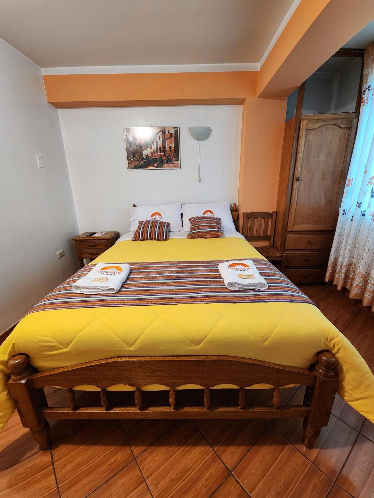Lhotse Hostel B&B อัวรัซ ภายนอก รูปภาพ