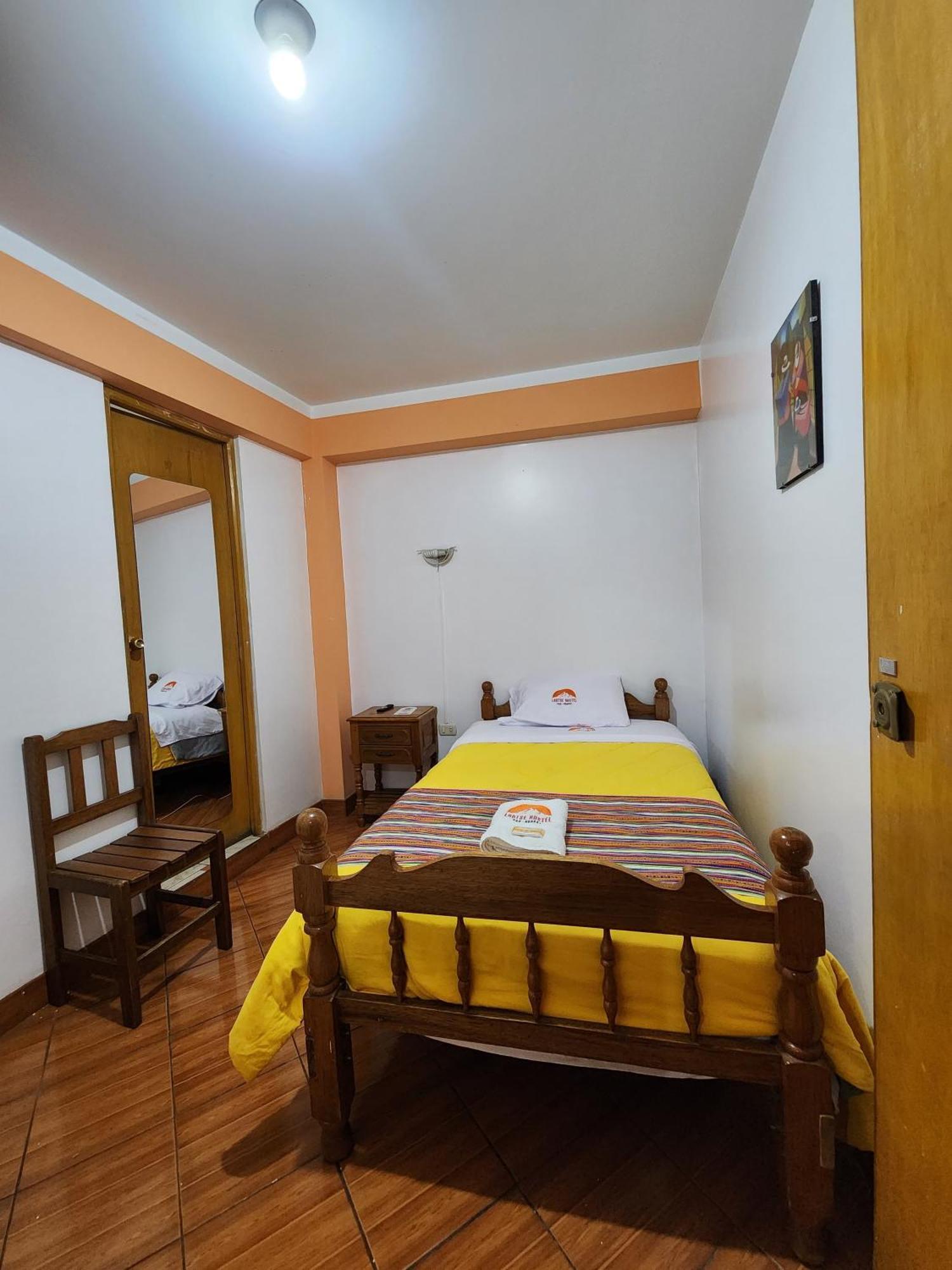 Lhotse Hostel B&B อัวรัซ ภายนอก รูปภาพ