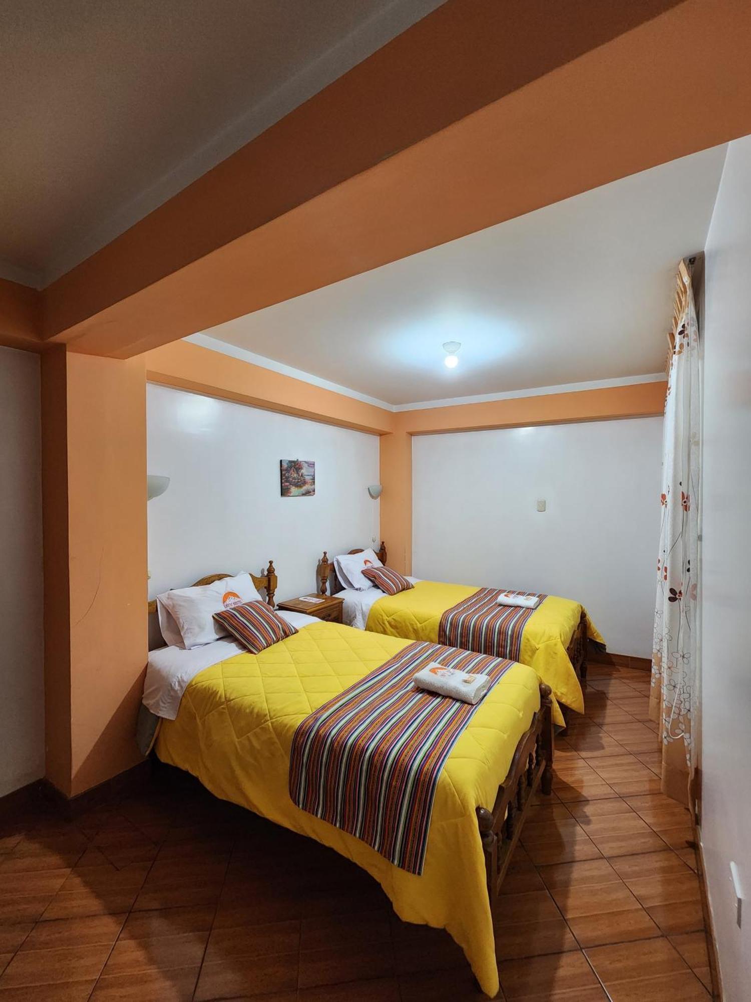 Lhotse Hostel B&B อัวรัซ ภายนอก รูปภาพ