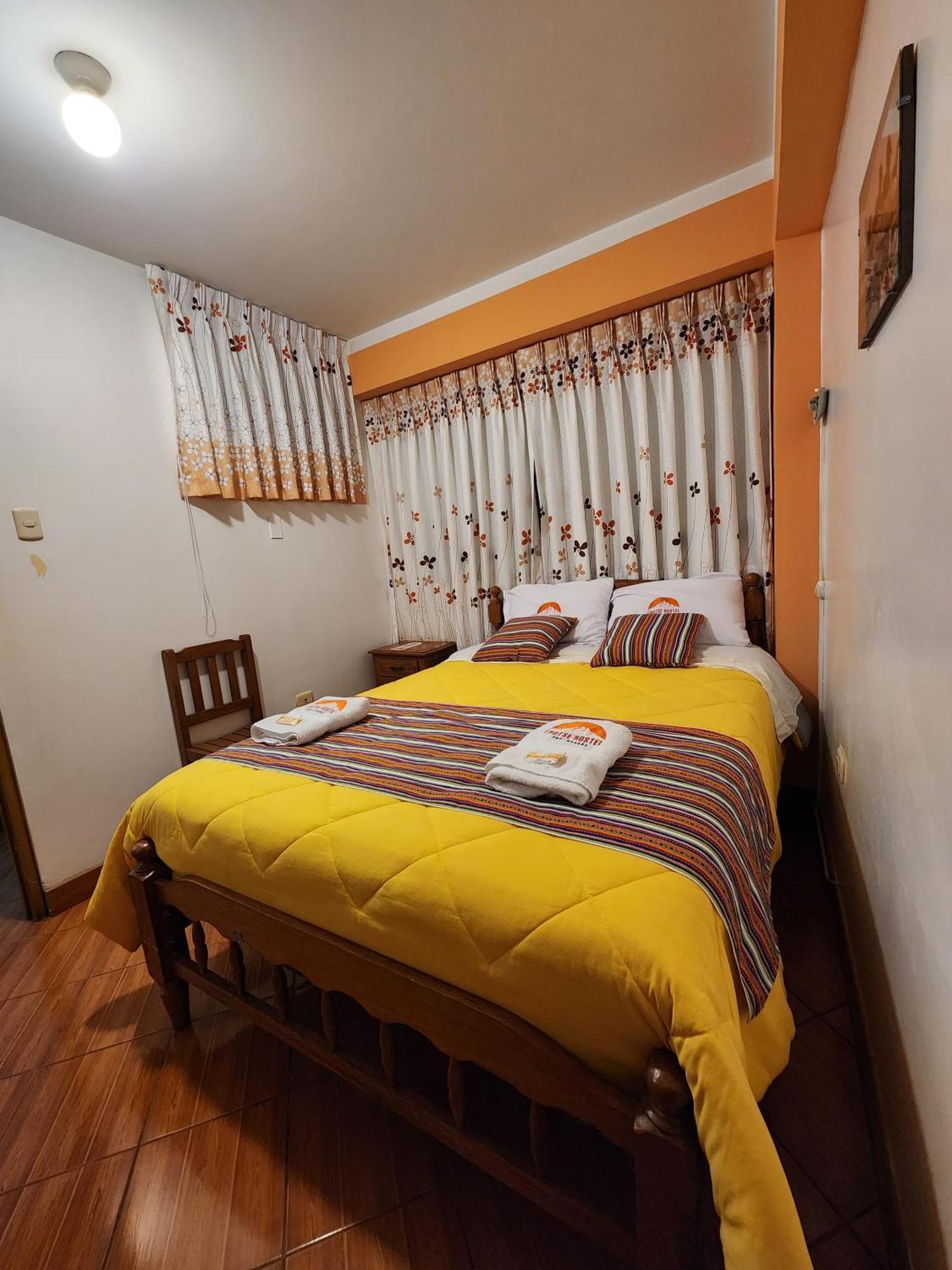 Lhotse Hostel B&B อัวรัซ ภายนอก รูปภาพ