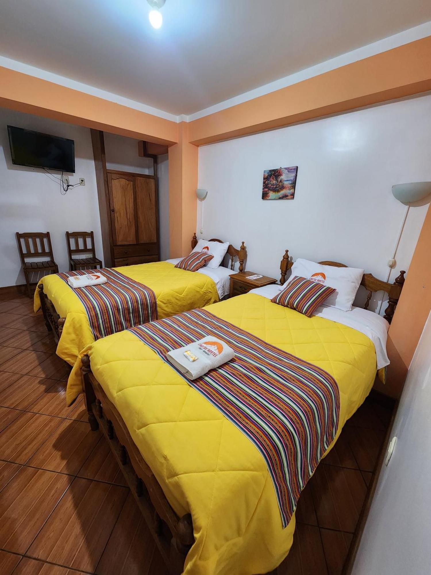 Lhotse Hostel B&B อัวรัซ ภายนอก รูปภาพ
