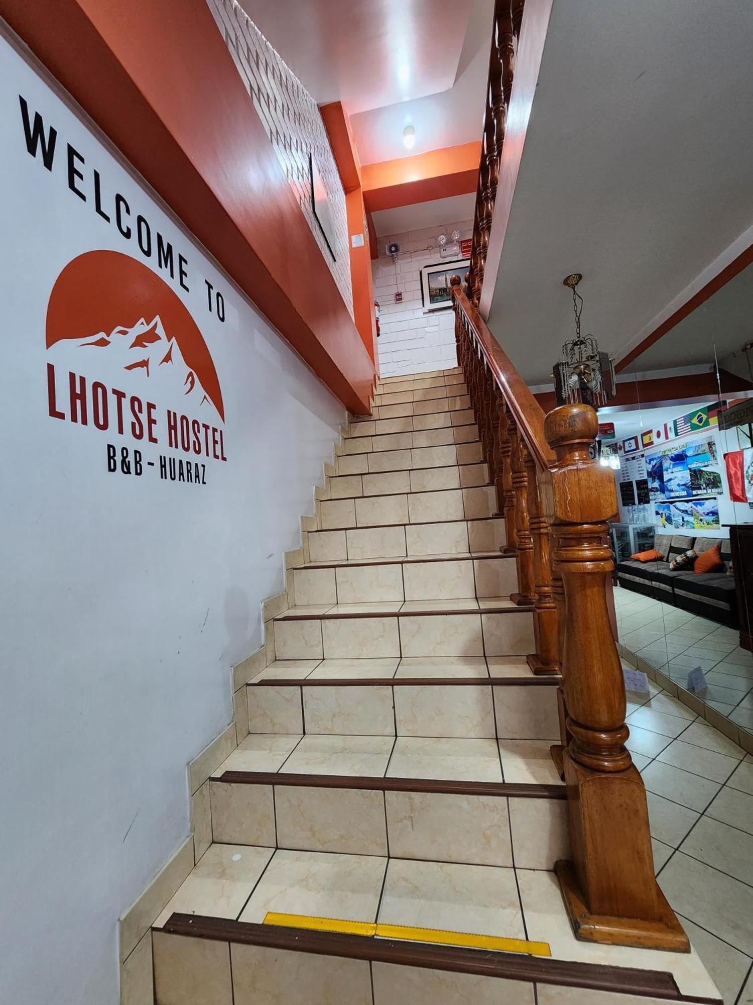 Lhotse Hostel B&B อัวรัซ ภายนอก รูปภาพ