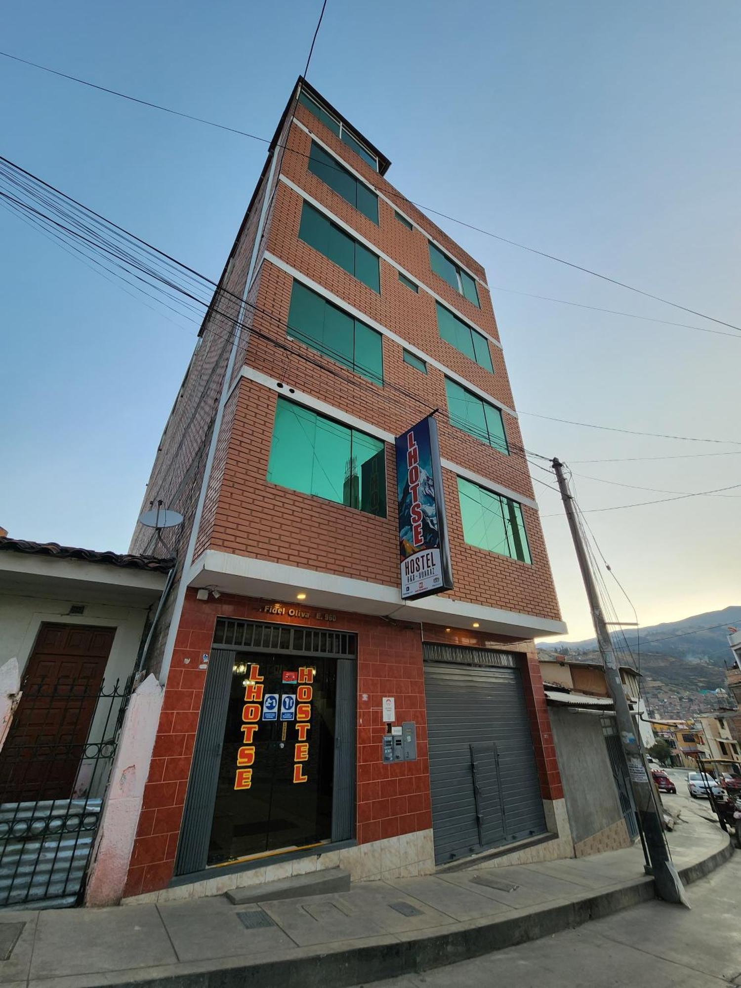 Lhotse Hostel B&B อัวรัซ ภายนอก รูปภาพ