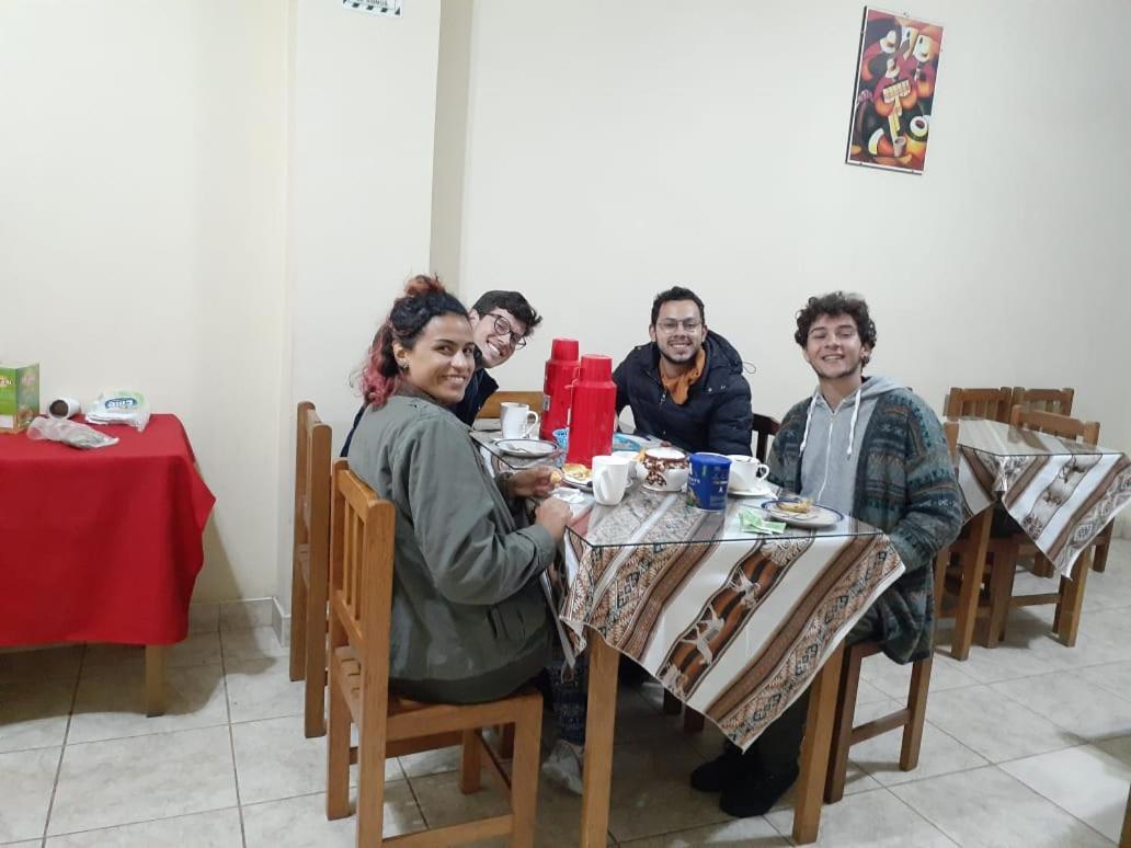 Lhotse Hostel B&B อัวรัซ ภายนอก รูปภาพ